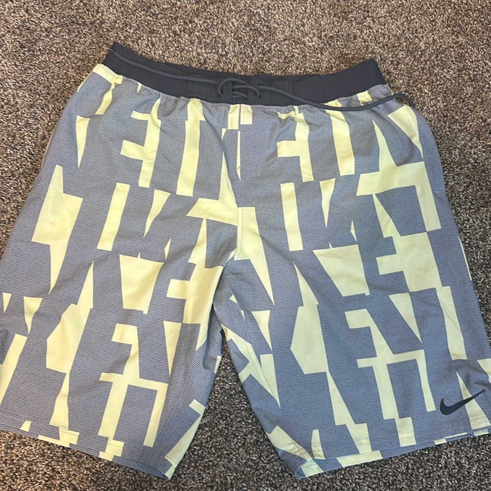 Men’s Nike swim trunks new without tags never worn size XL